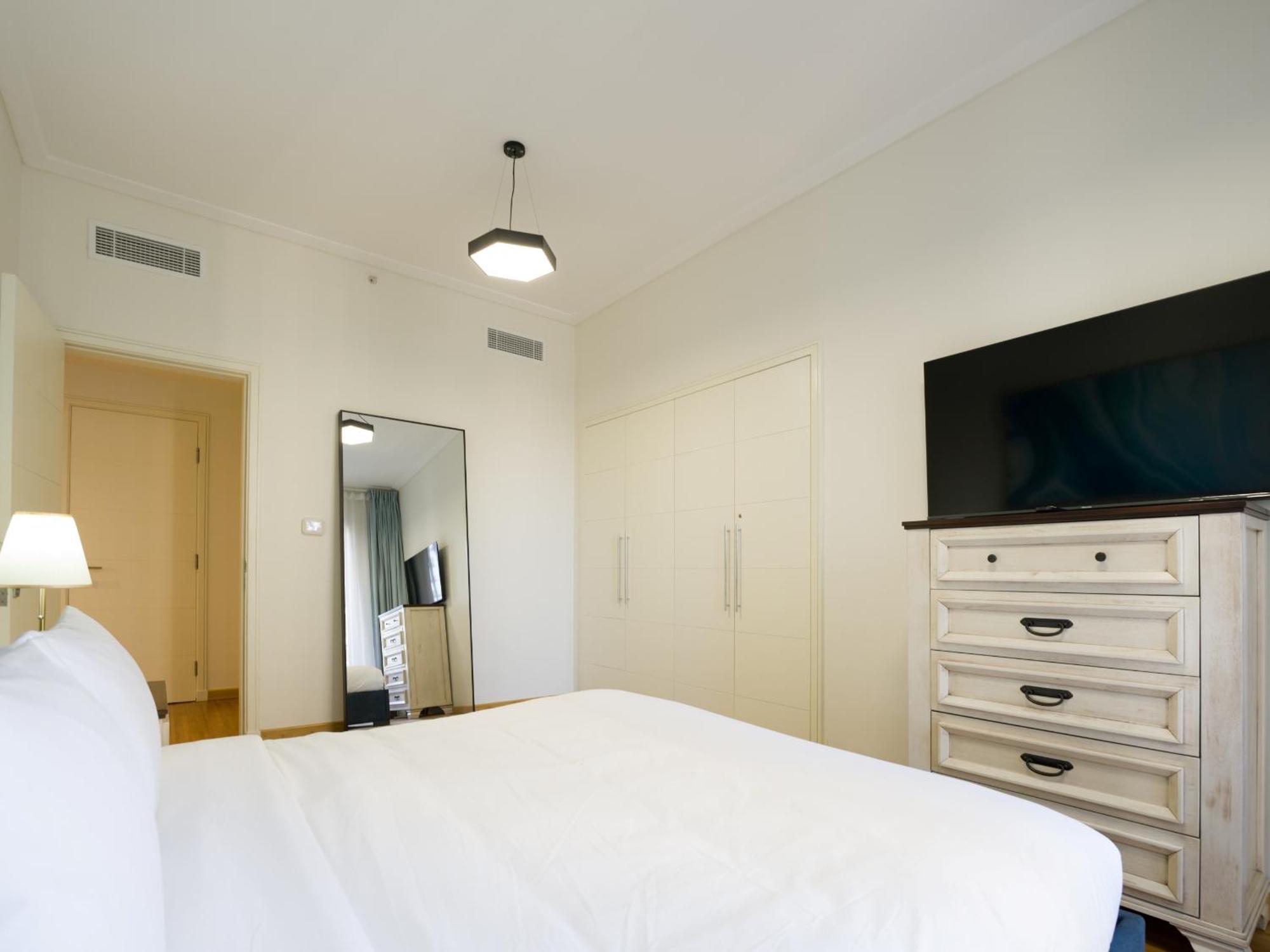 Easygo- Amazing 1bdr With View South Ridge- Downtown