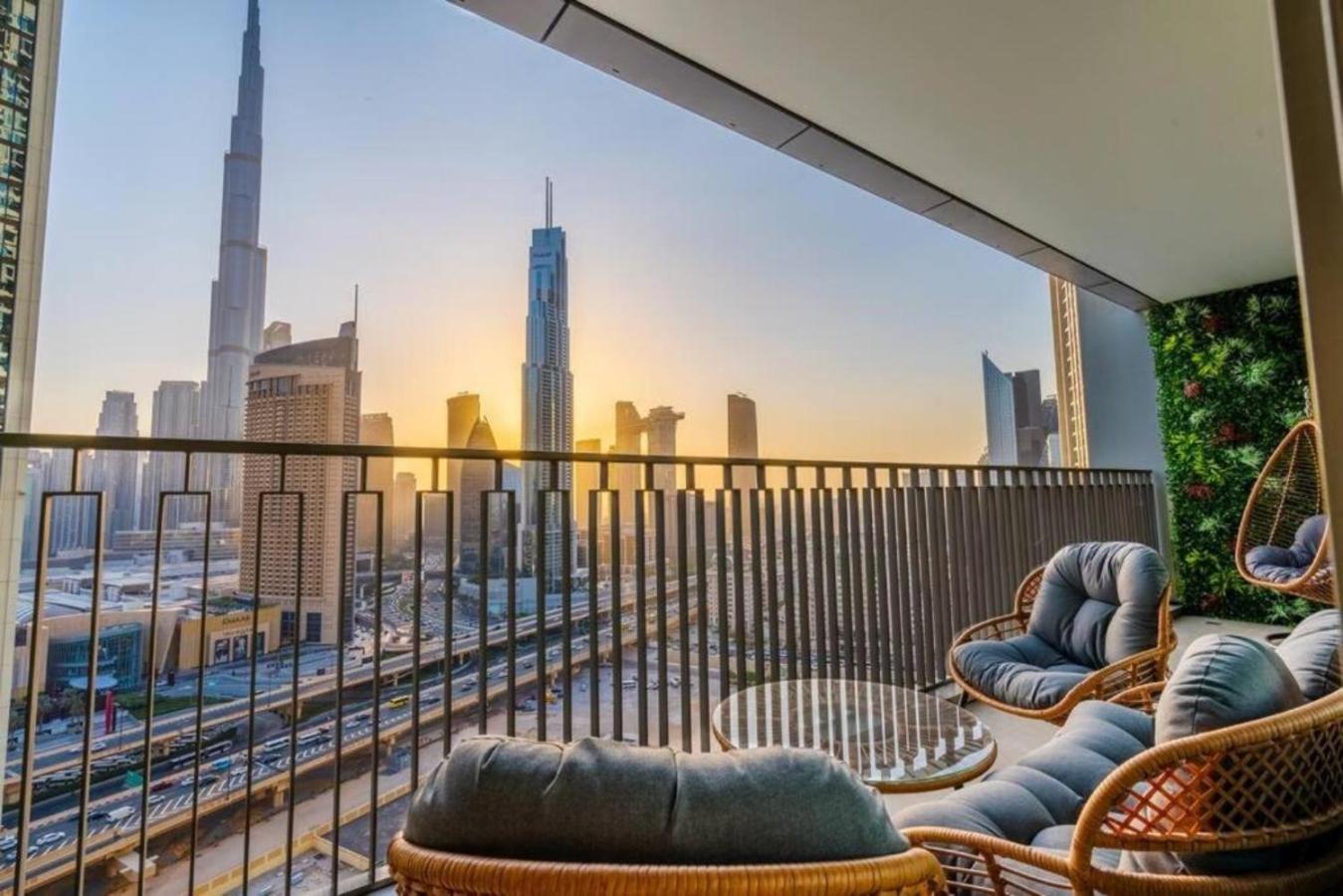 Prime Location Full Burj View In Downtown Apartment