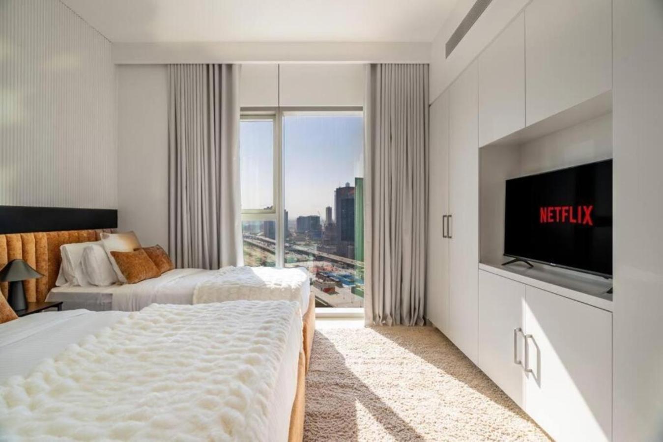 Prime Location Full Burj View In Downtown Apartment