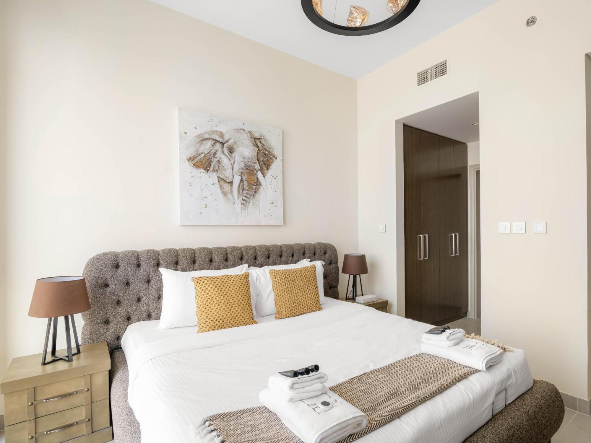 Elegant 2bdr In Downtown-32