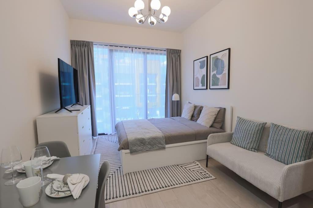Bright & Modern In Azizi Riviera Apartment *