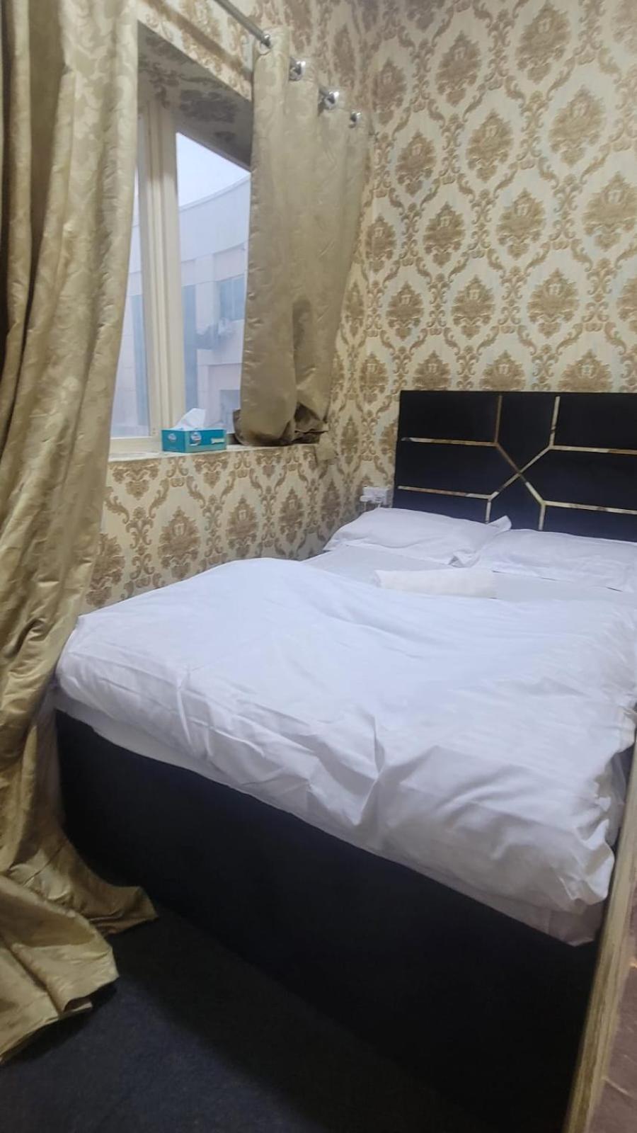 Capsule hotel Emirates Capsules Dubai