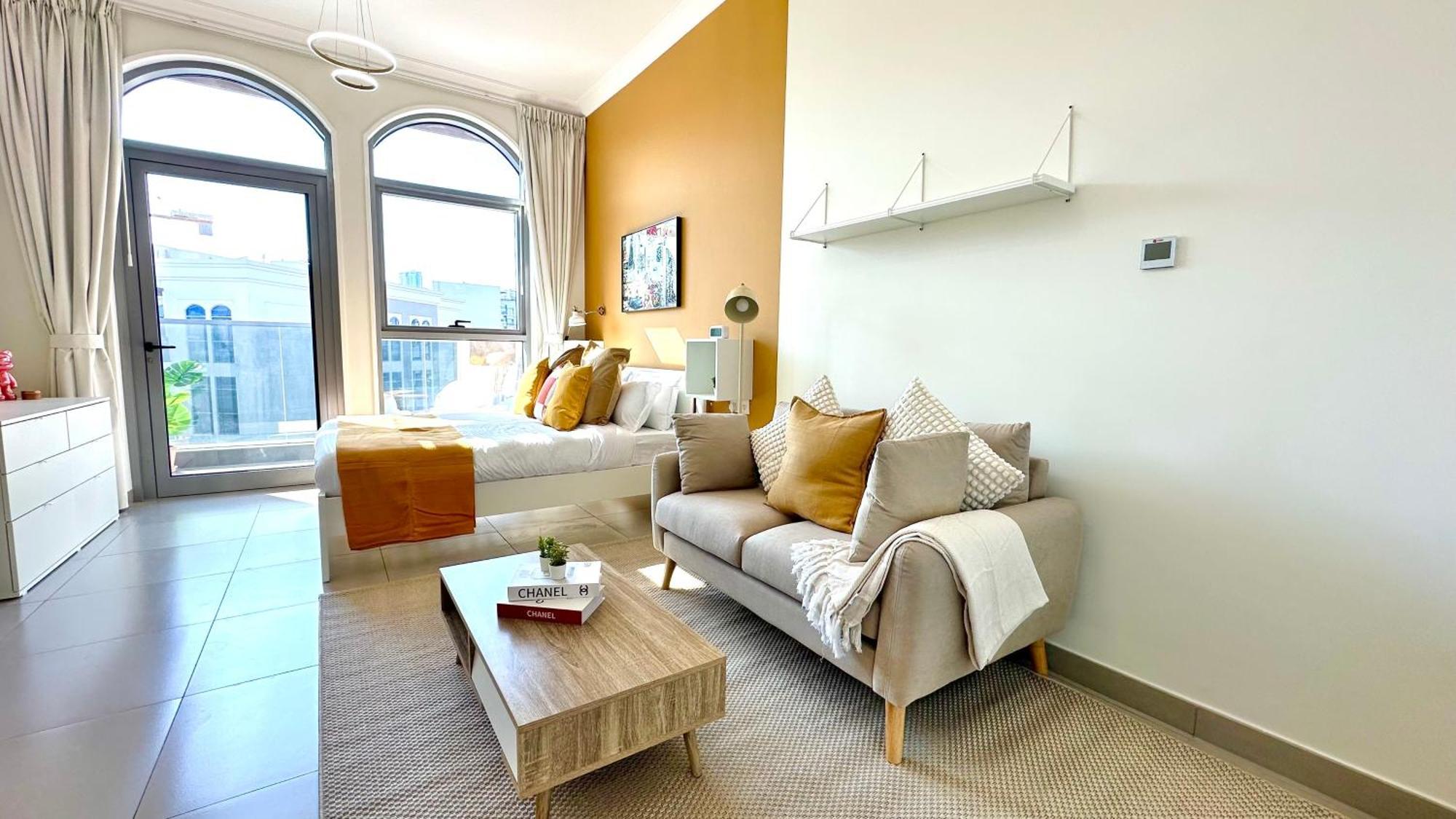 Luxury Bright Near With Pool View Apartment