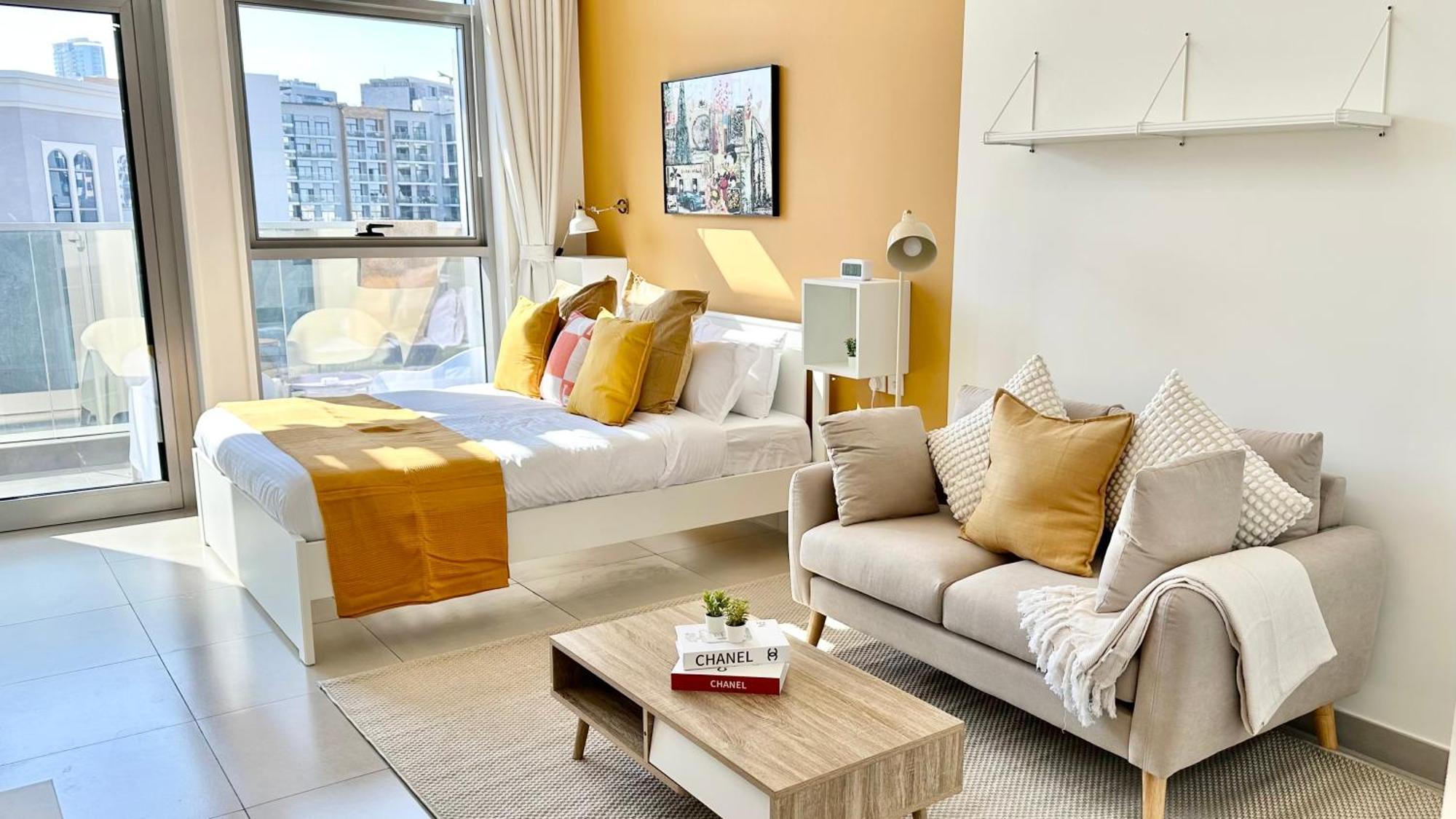 Luxury Bright Near With Pool View Dubai