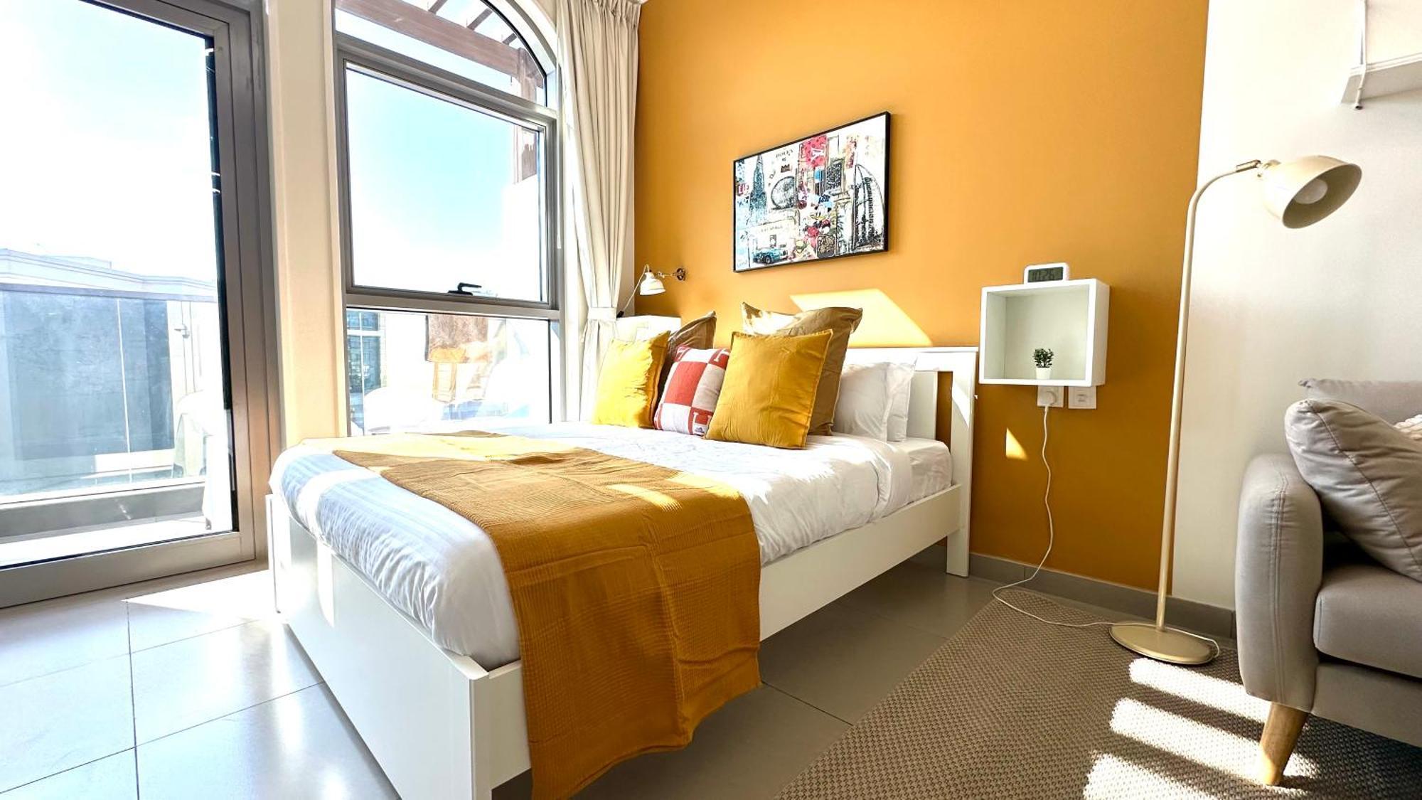 Apartment Luxury Bright Near With Pool View