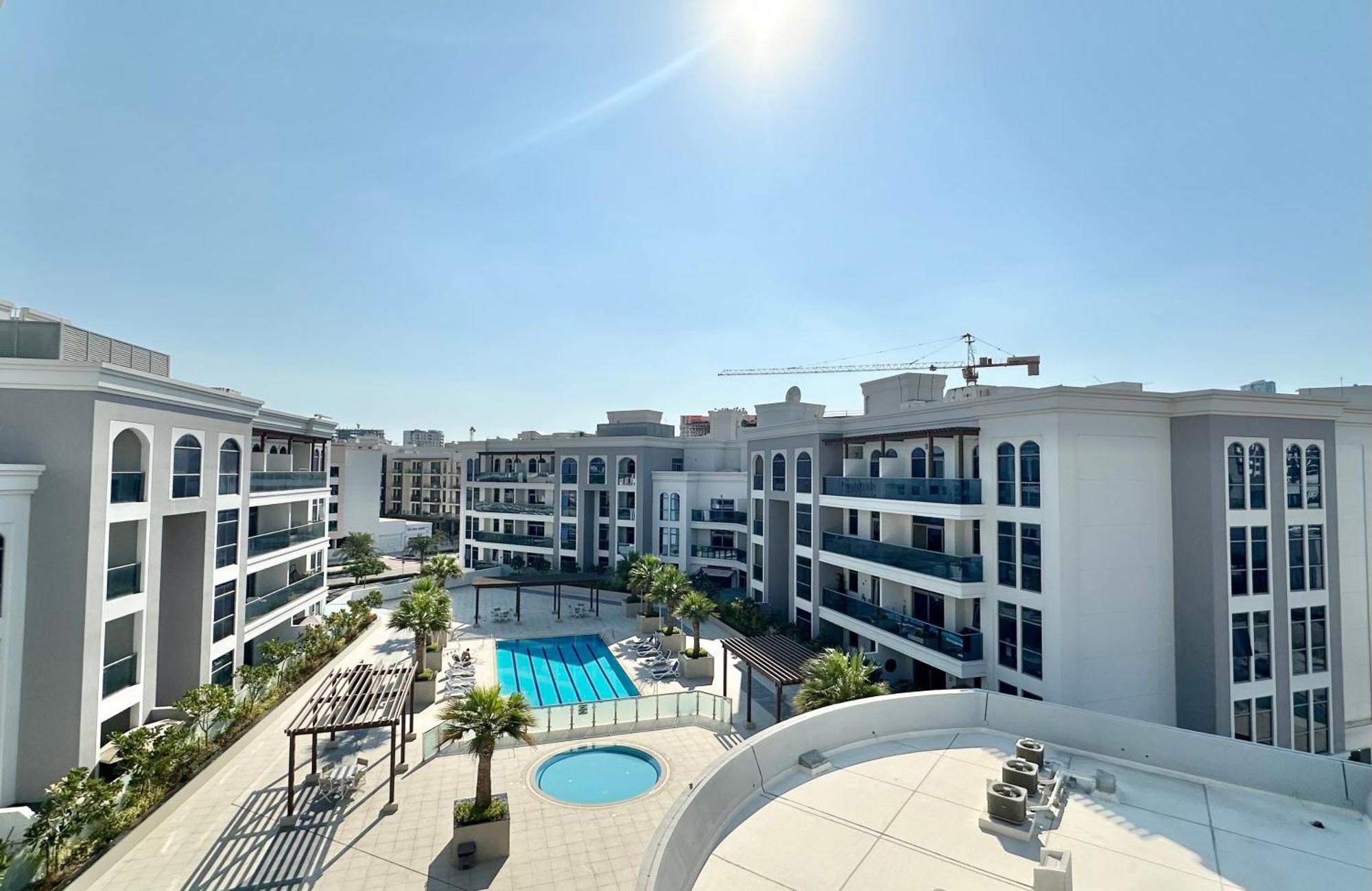 Luxury Bright Near With Pool View