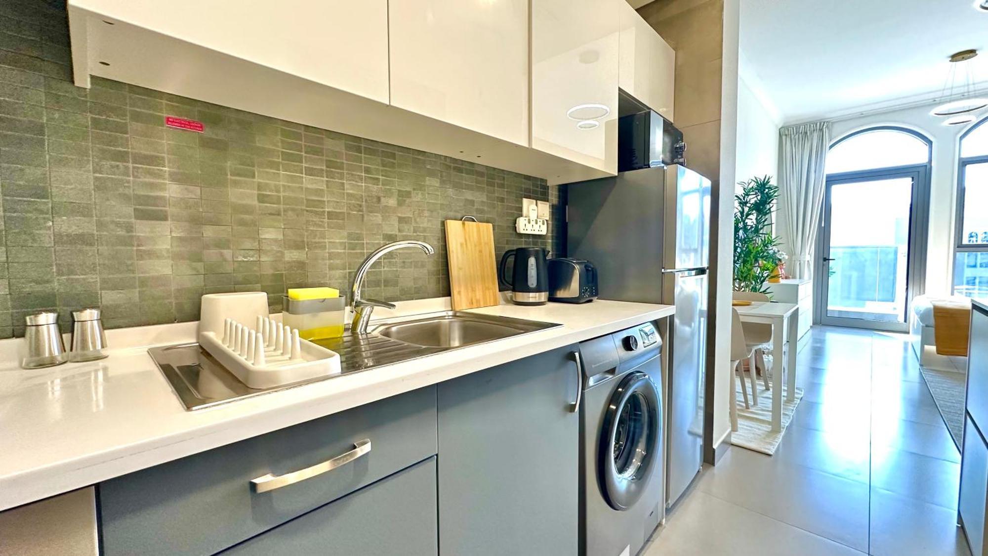 Luxury Bright Near With Pool View * Dubai