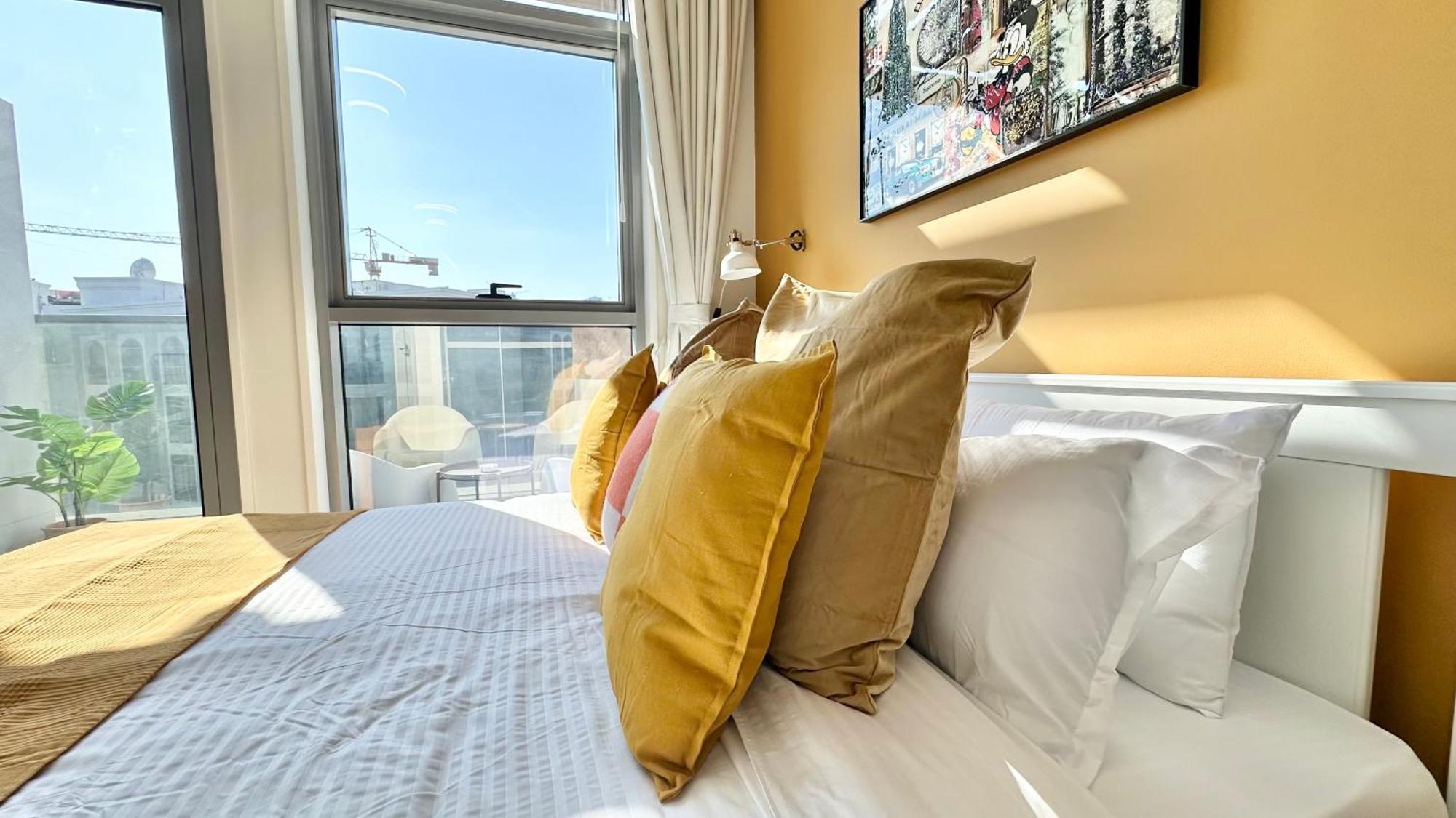 Luxury Bright Near With Pool View * Dubai
