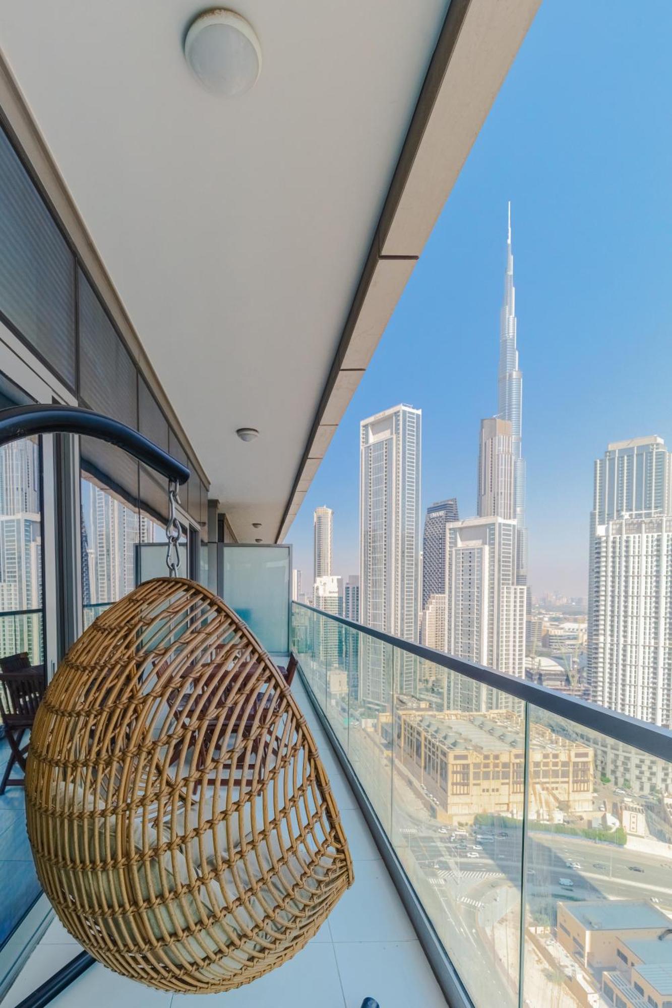 Burj Khalifa Downtown Views * Dubai