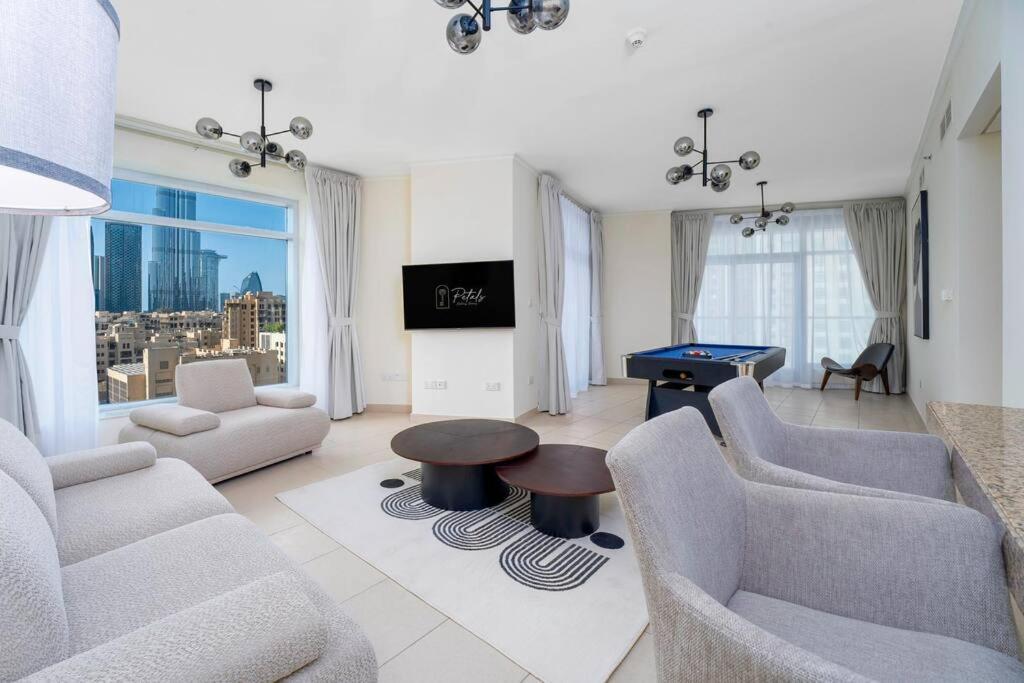 Elegance Above The Skyline Furnished 2-br With Direct Burj Khalifa Panoramas By Petals Homes * Dubai