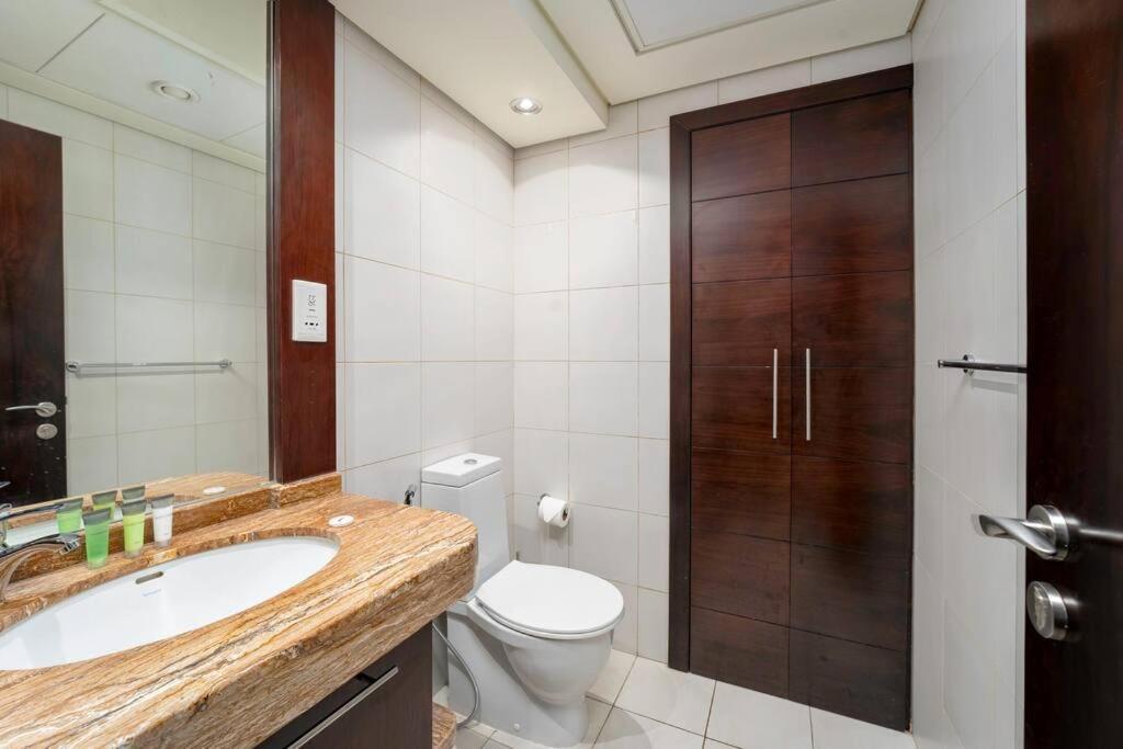 Elegance Above The Skyline Furnished 2-br With Direct Burj Khalifa Panoramas By Petals Homes Apartment *