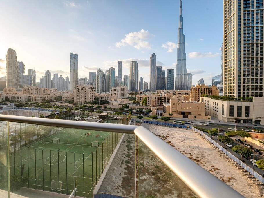 Elegance Above The Skyline Furnished 2-br With Direct Burj Khalifa Panoramas By Petals Homes Apartment Dubai