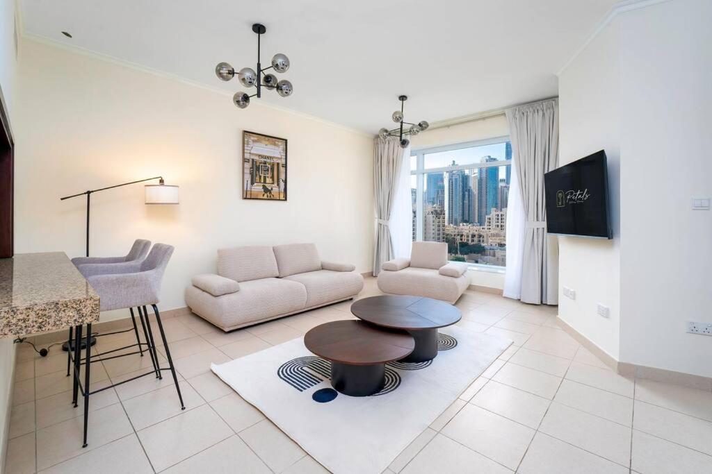 Apartment Elegance Above The Skyline Furnished 2-br With Direct Burj Khalifa Panoramas By Petals Homes *
