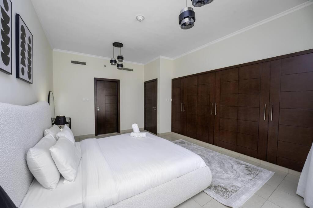 Elegance Above The Skyline Furnished 2-br With Direct Burj Khalifa Panoramas By Petals Homes Apartment *