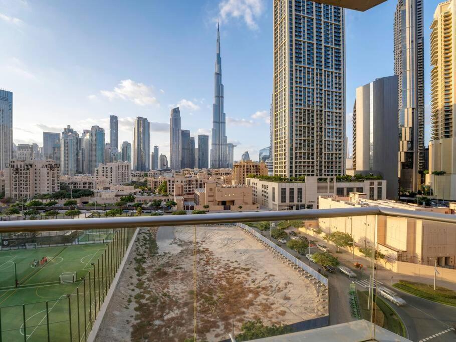 Apartment Elegance Above The Skyline Furnished 2-br With Direct Burj Khalifa Panoramas By Petals Homes *