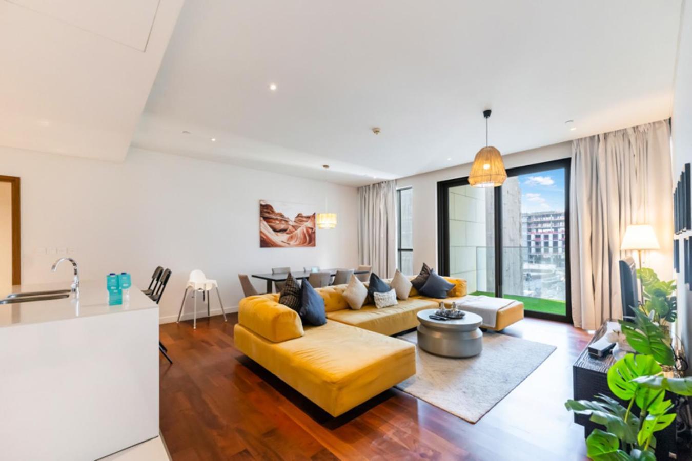 Fam Living - Walk - Urban Staycations *