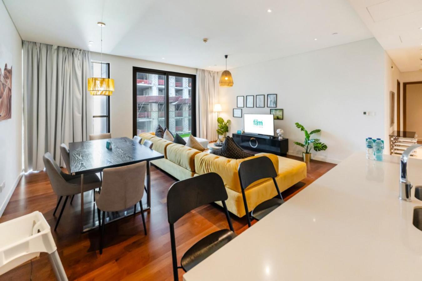 Fam Living - Walk - Urban Staycations * Dubai