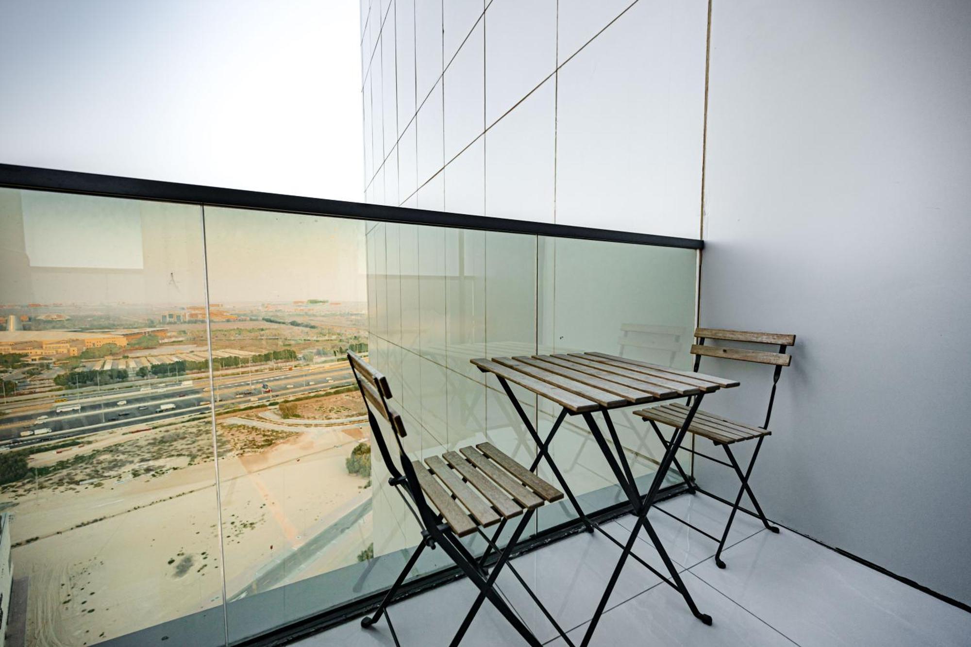In Dubailand - Bright And Airy