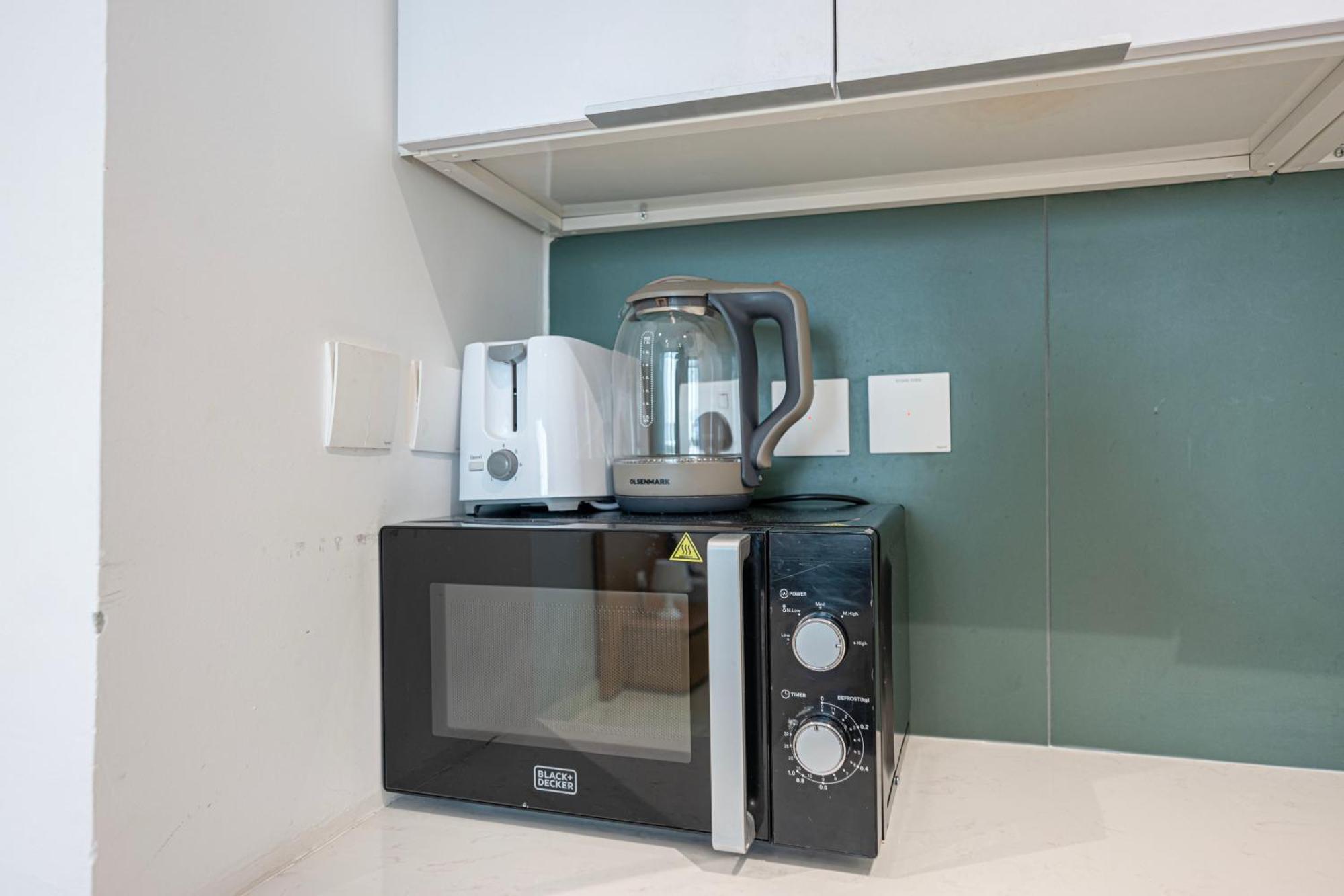 In Dubailand - Bright And Airy Apartment *