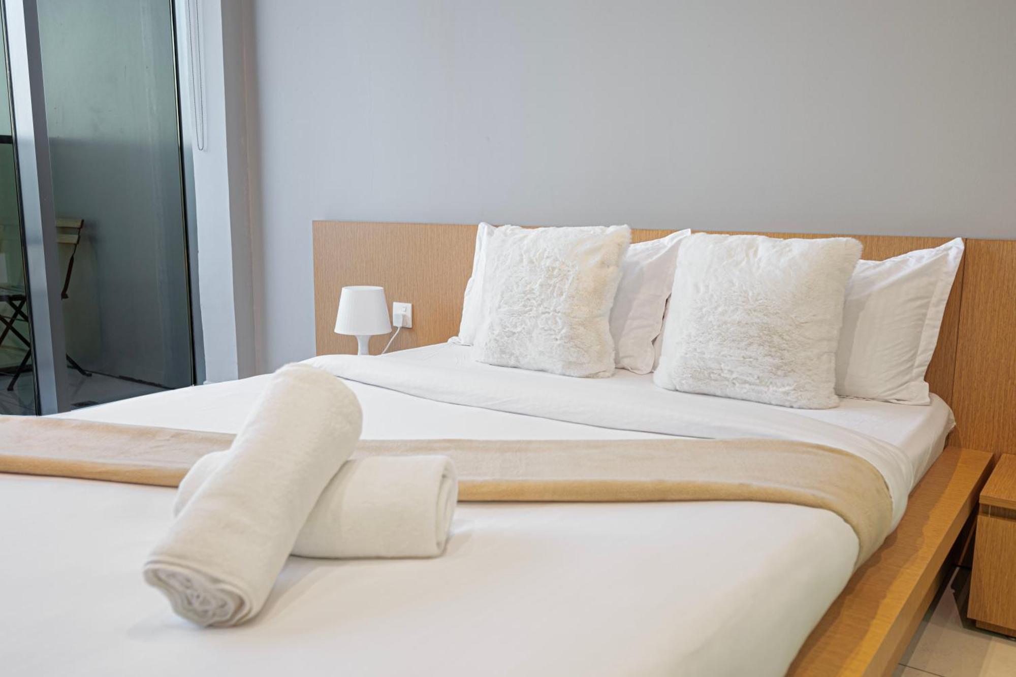 Apartment In Dubailand - Bright And Airy *