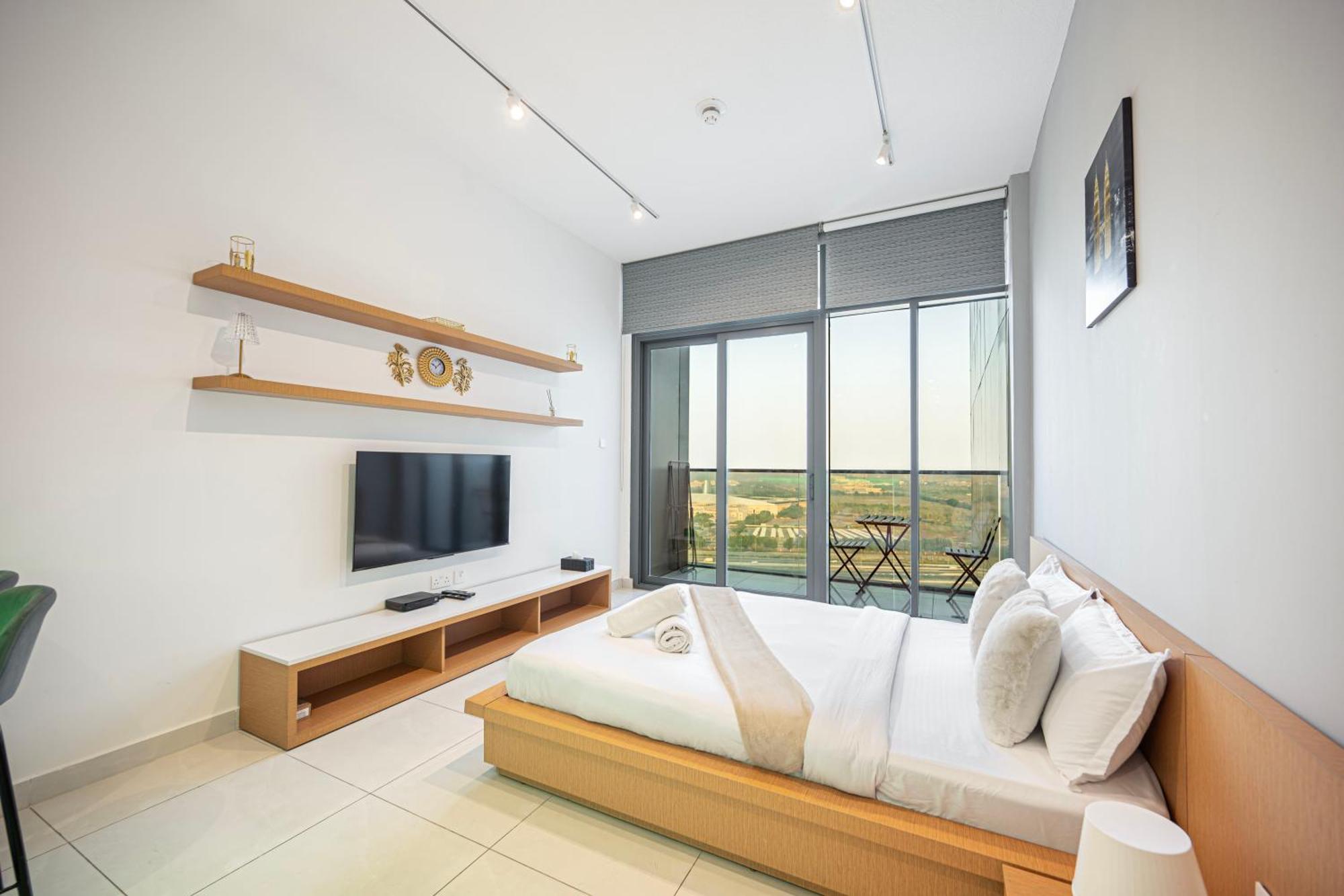 In Dubailand - Bright And Airy *