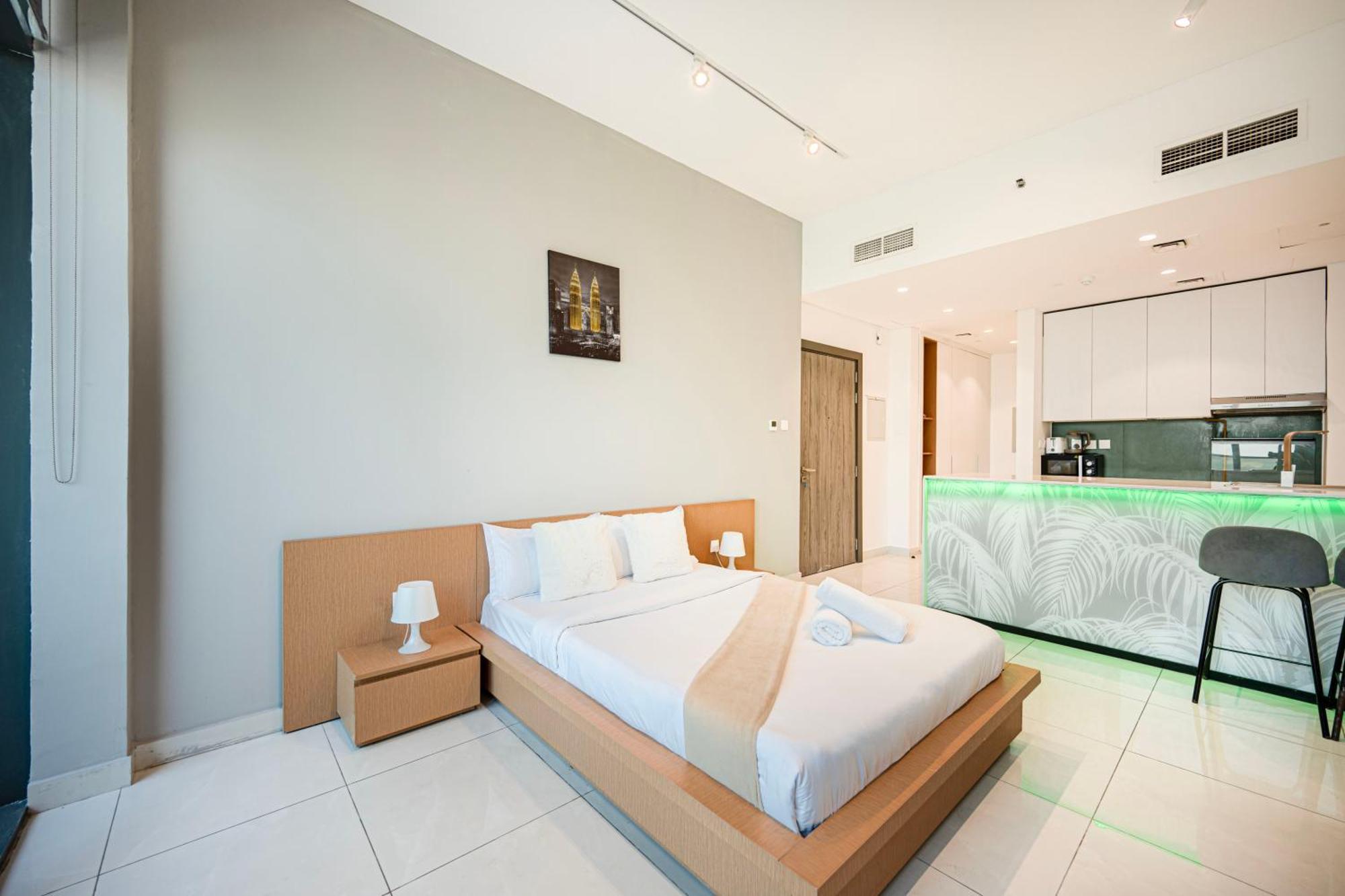 In Dubailand - Bright And Airy Dubai