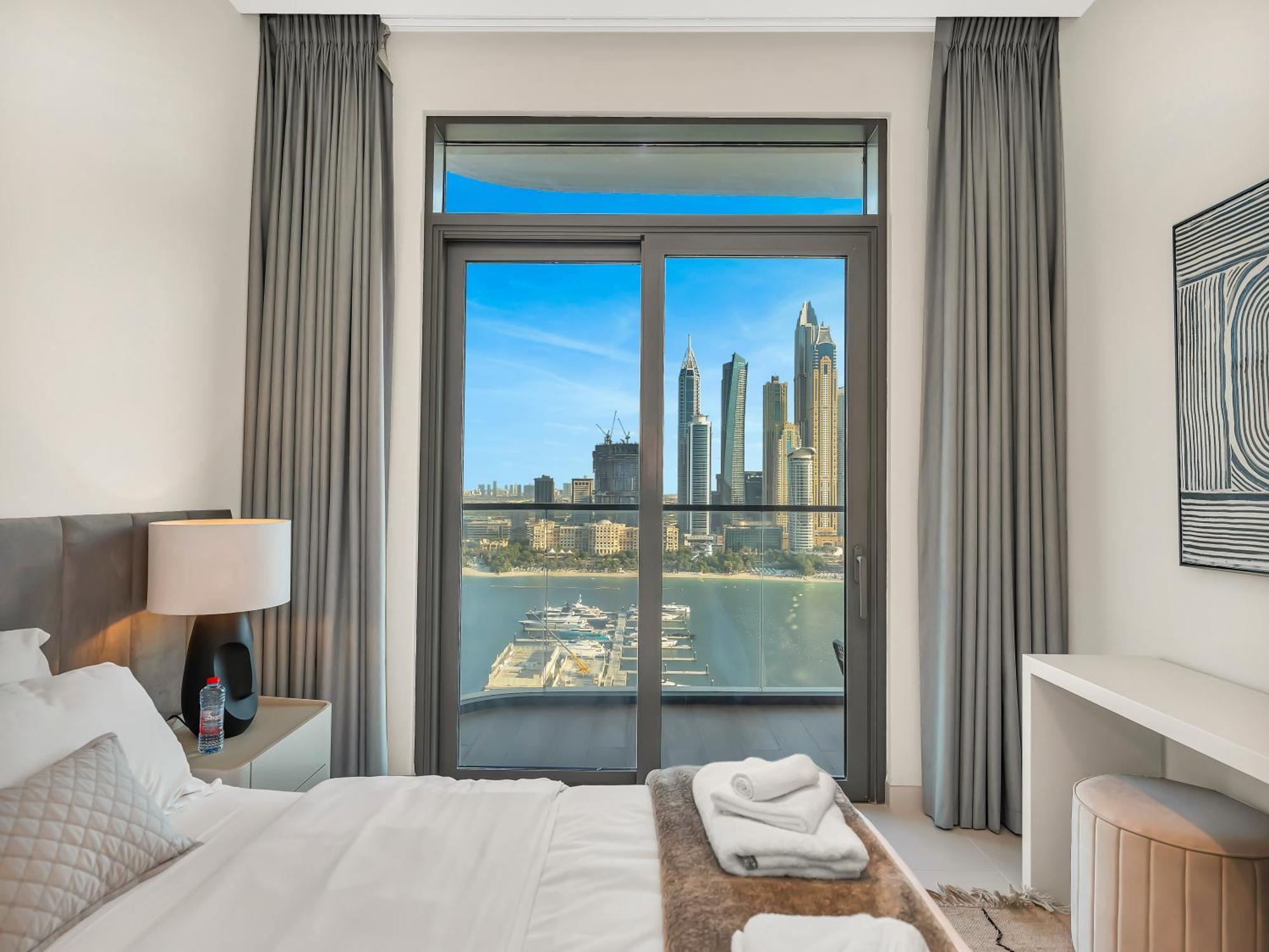 Apartment Upscale Family Friendly 4 Bedroom On Private With Amazing Views *