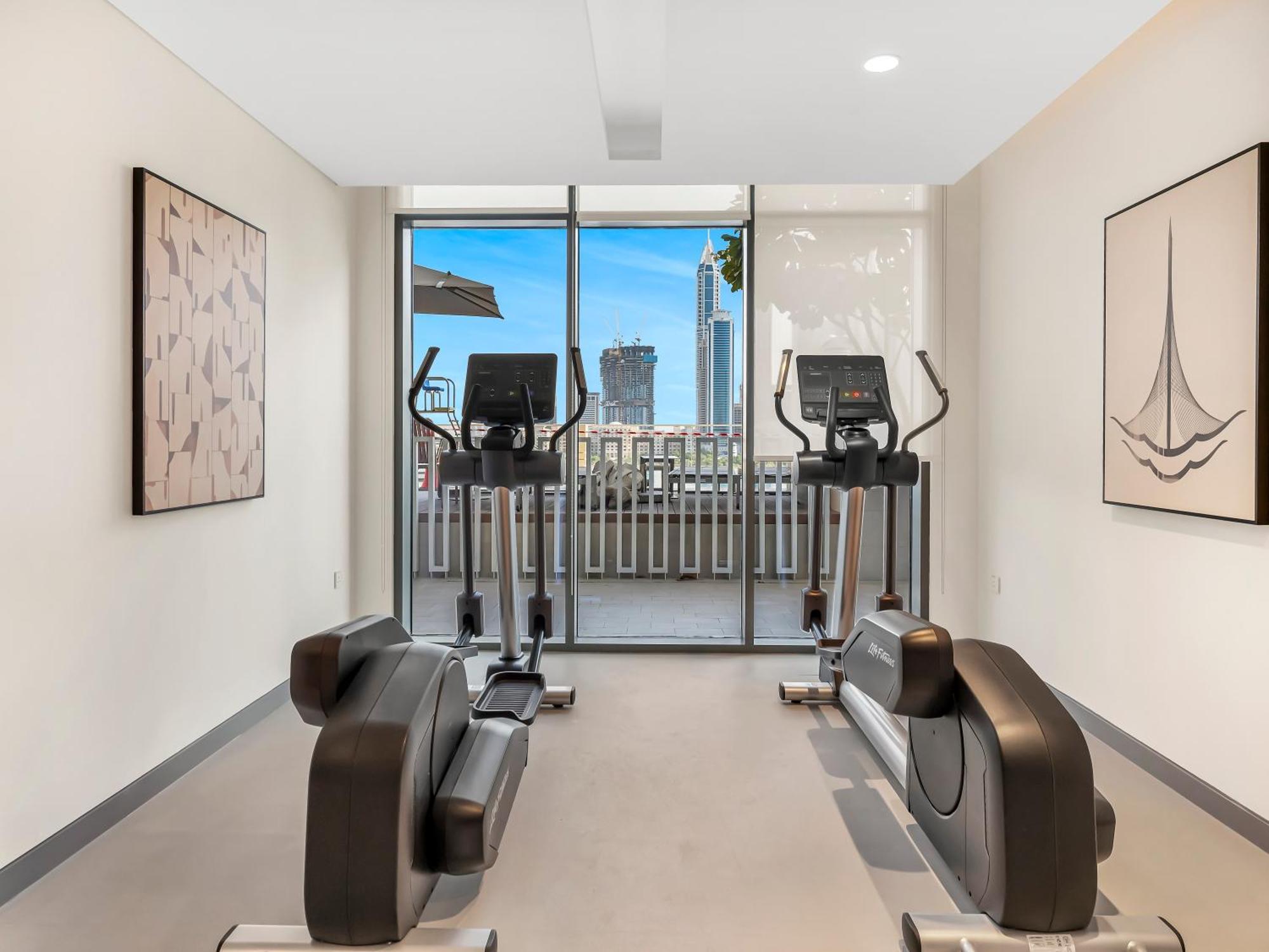 Upscale Family Friendly 4 Bedroom On Private With Amazing Views Dubai