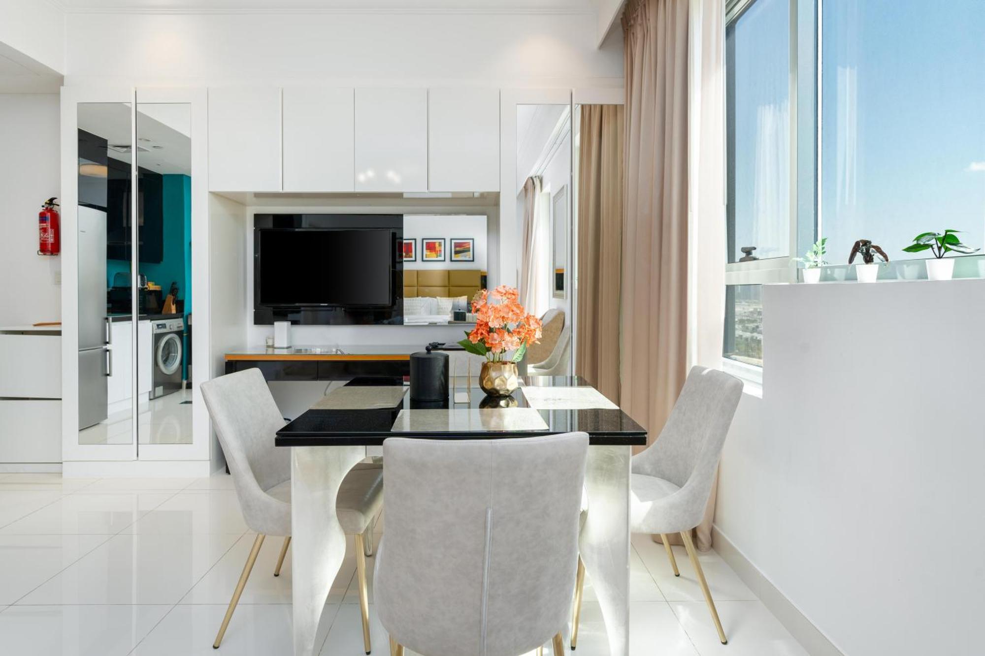 Vacay Lettings - Damac Capital Bay Tower Apartment