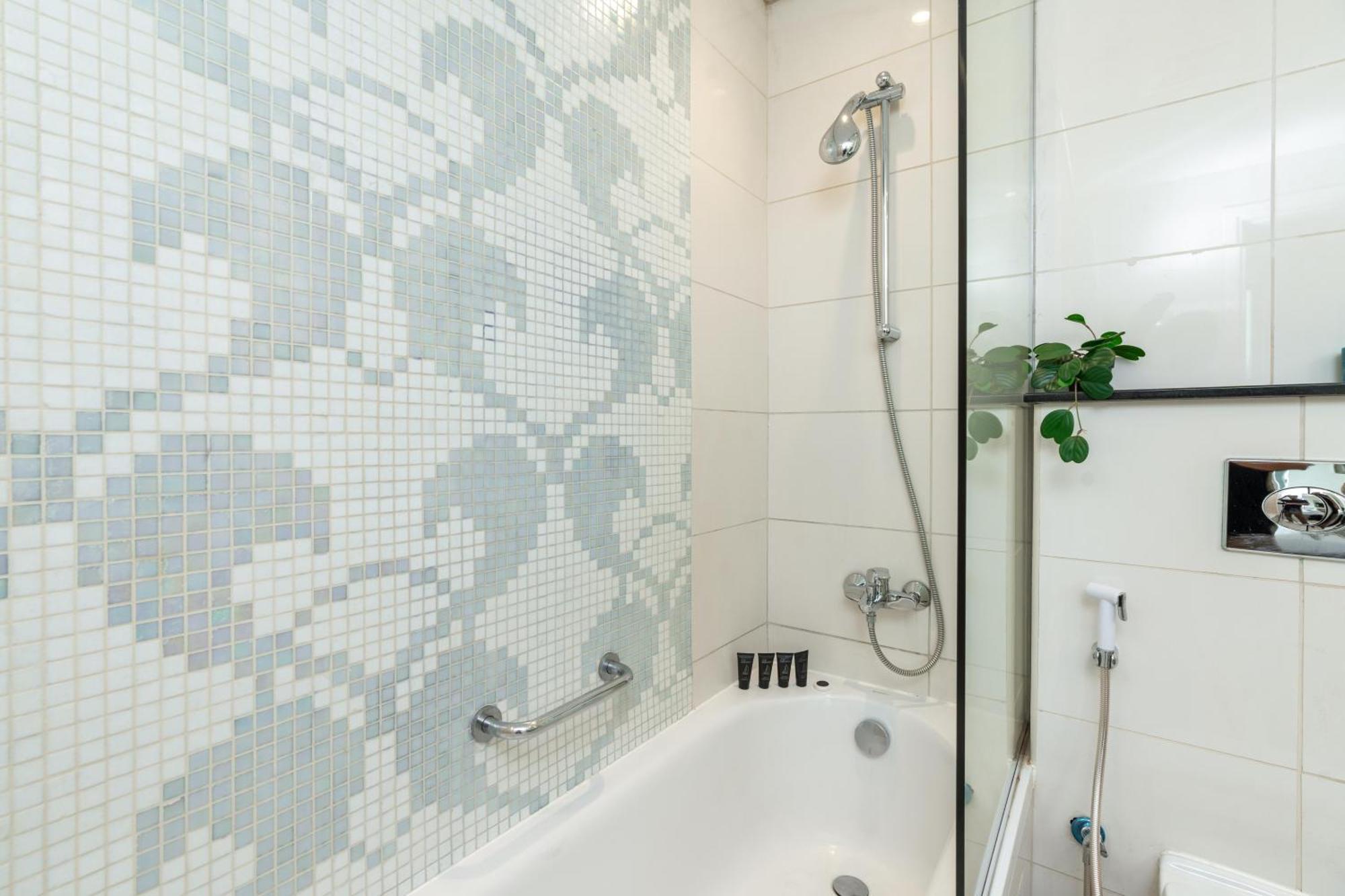 Vacay Lettings - Damac Capital Bay Tower