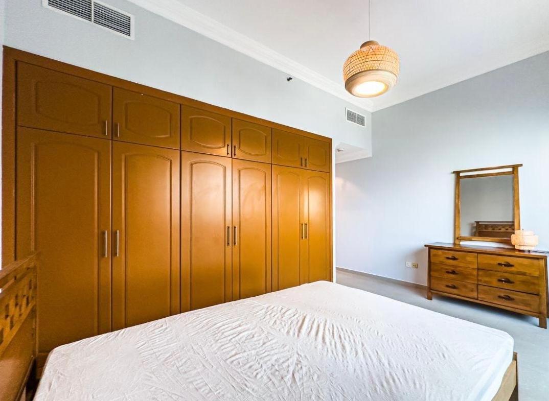 Apartment Amazing 1 Bed In Marina Dubai