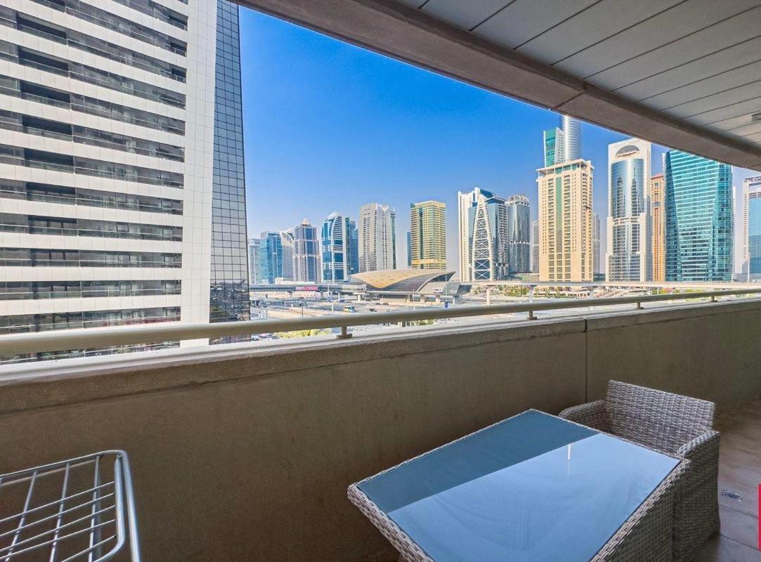 Amazing 1 Bed In Marina Apartment