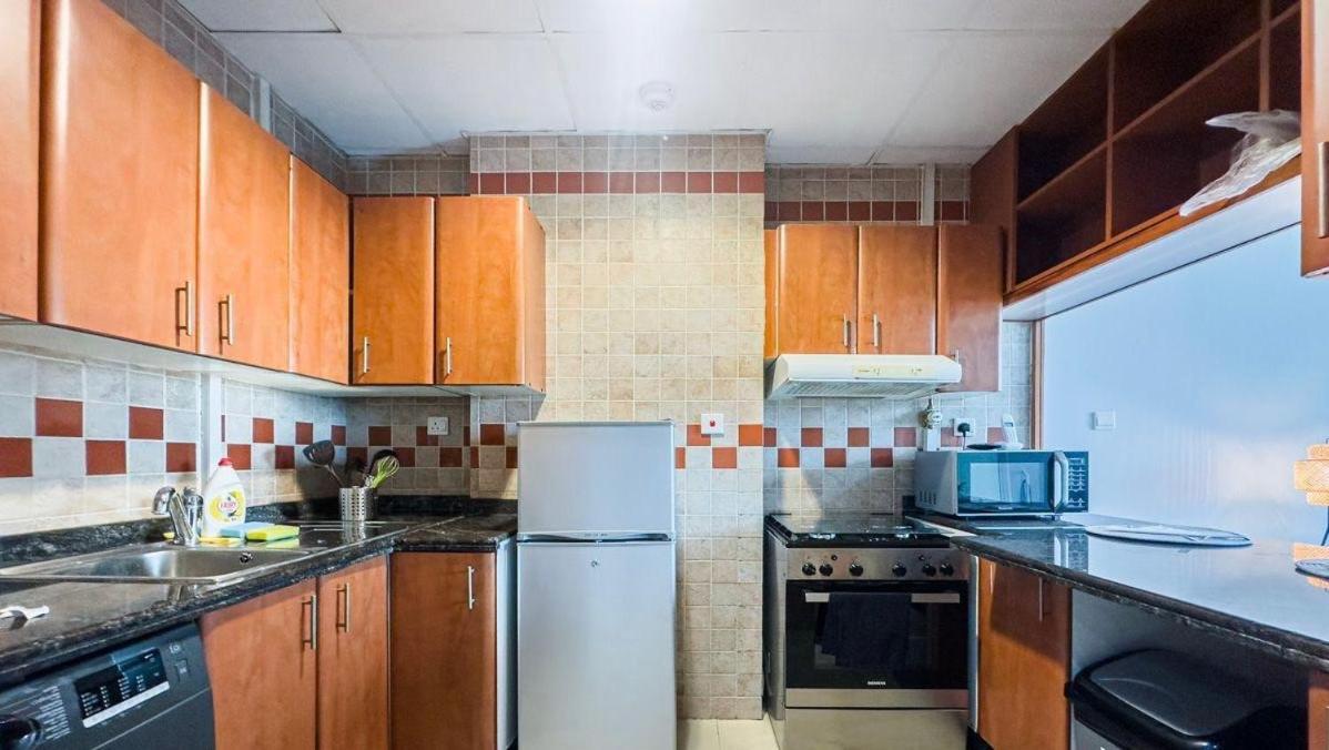 Amazing 1 Bed In Marina Apartment Dubai