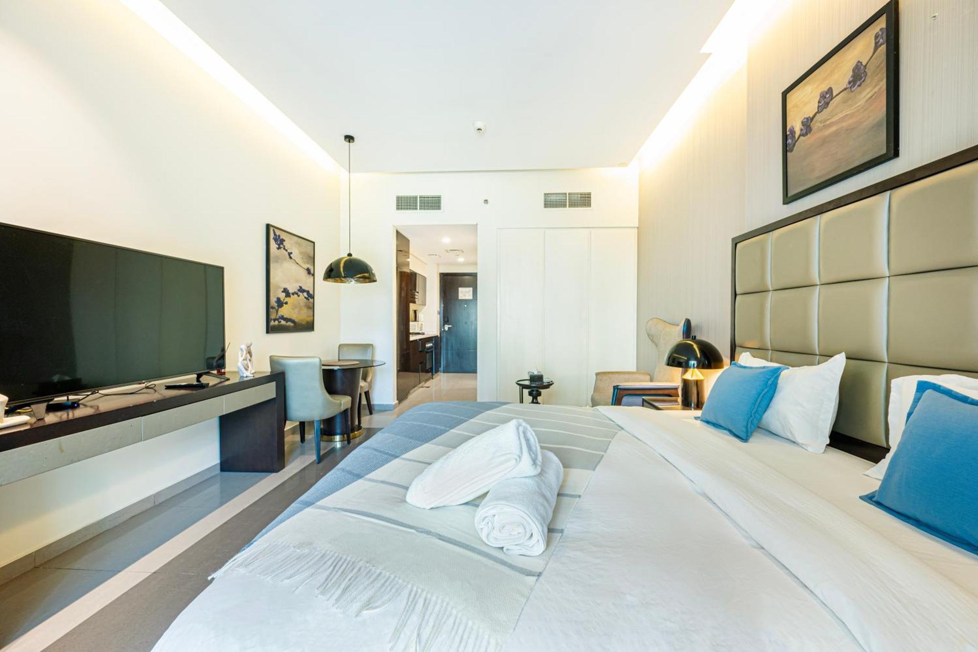 Modern In Business Bay Hub Apartment