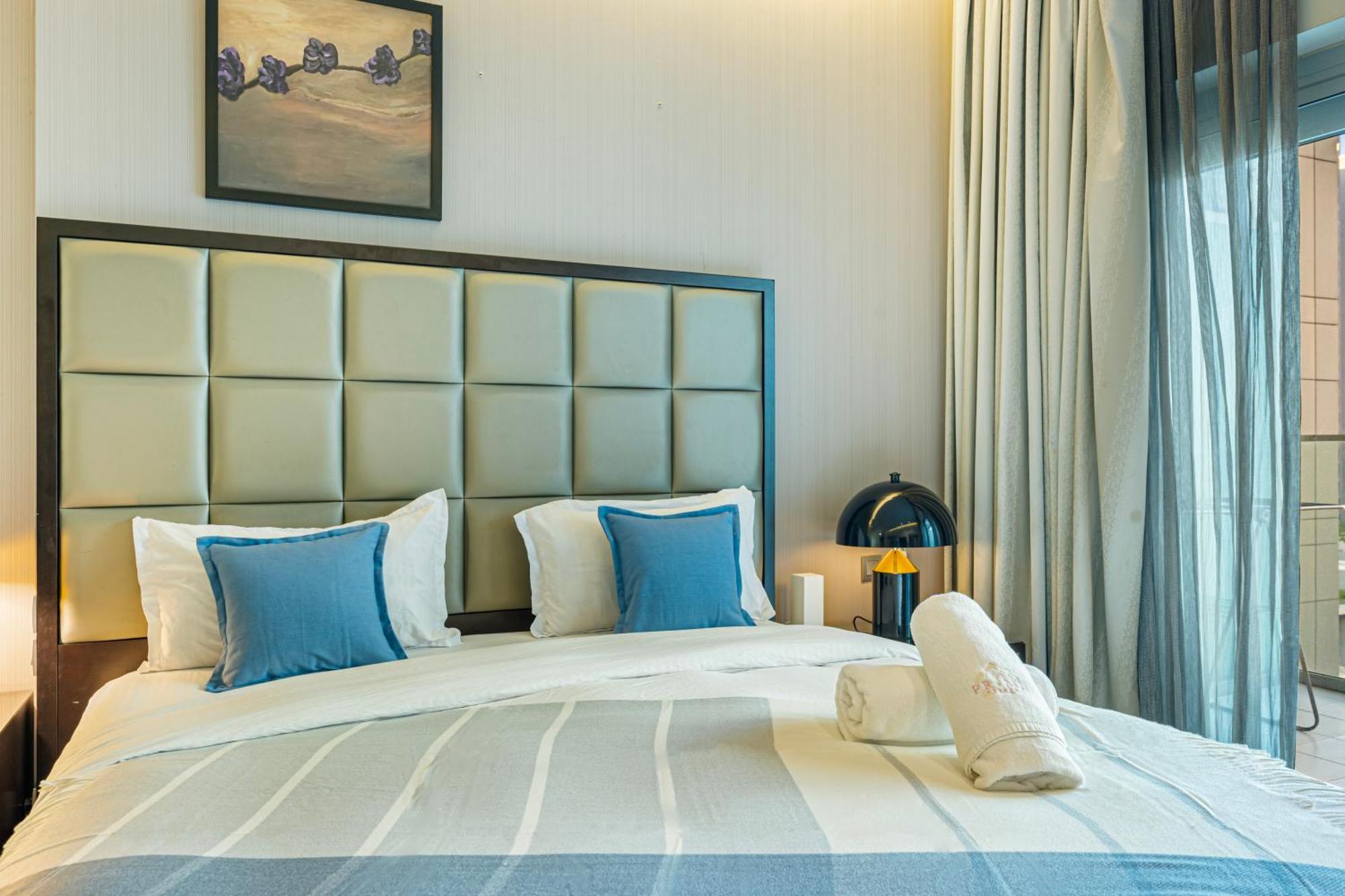 Modern In Business Bay Hub Apartment *