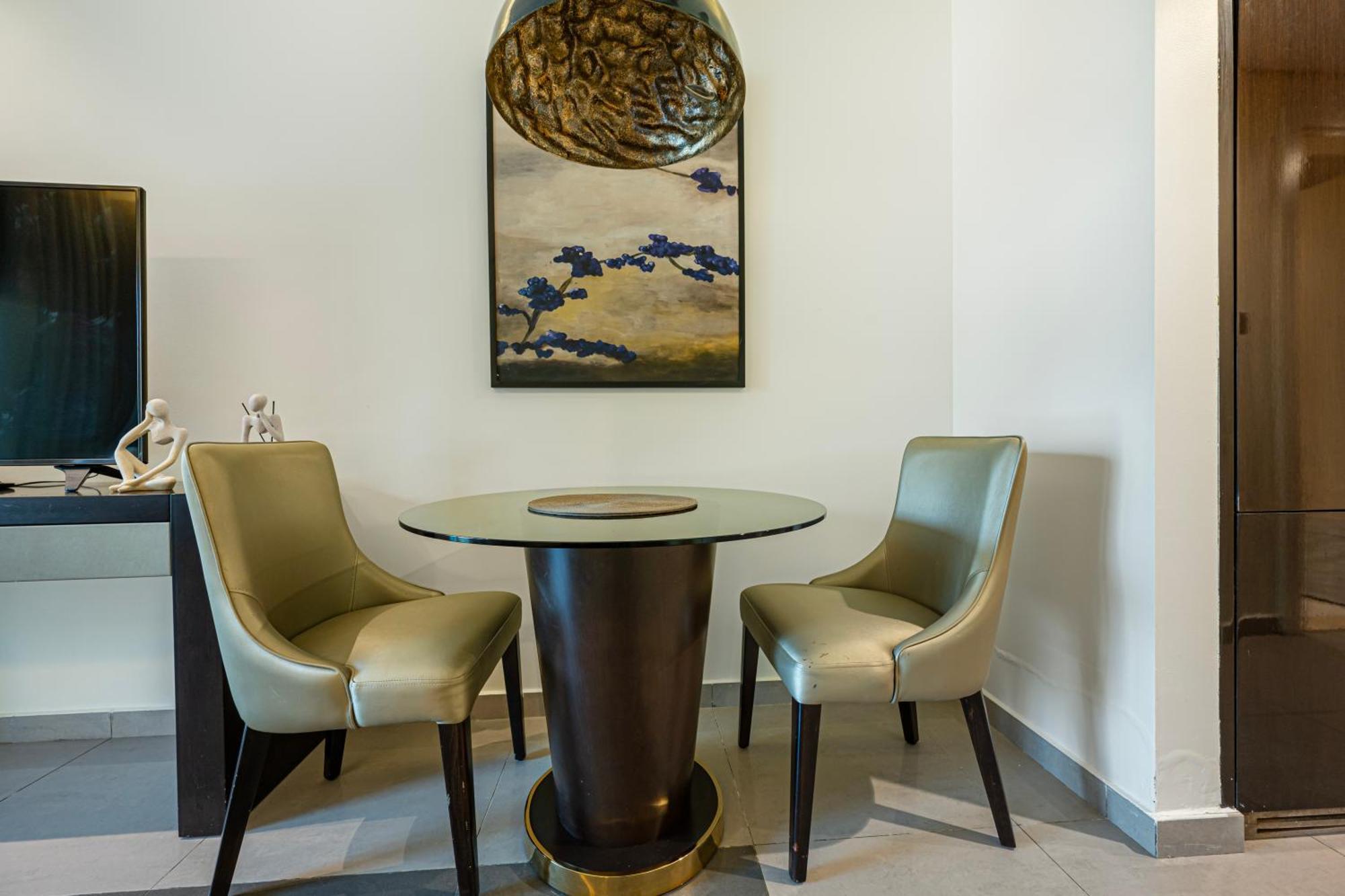 Modern In Business Bay Hub Apartment