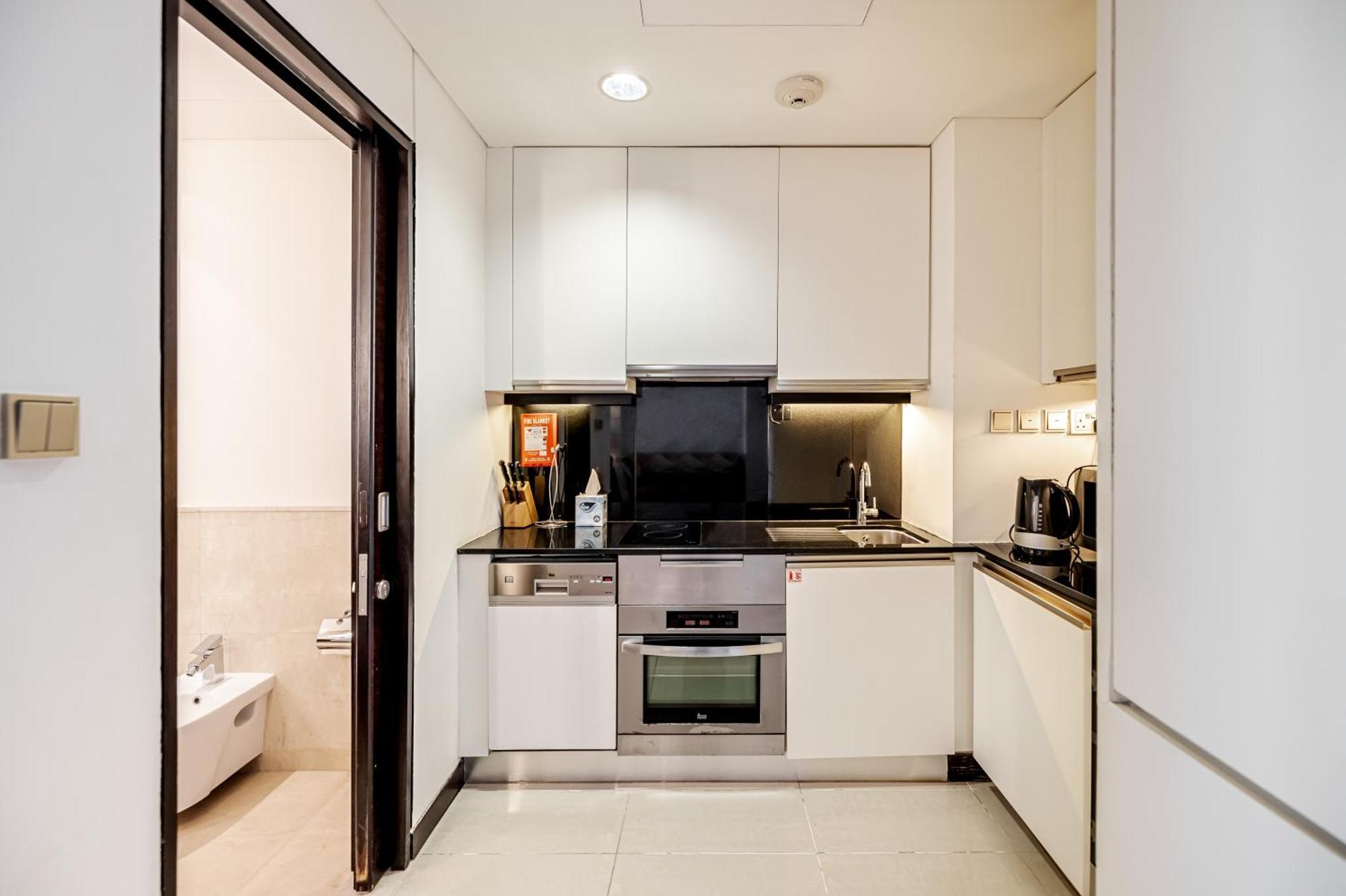 Marina View With Direct Access To Marina Mall Apartment *