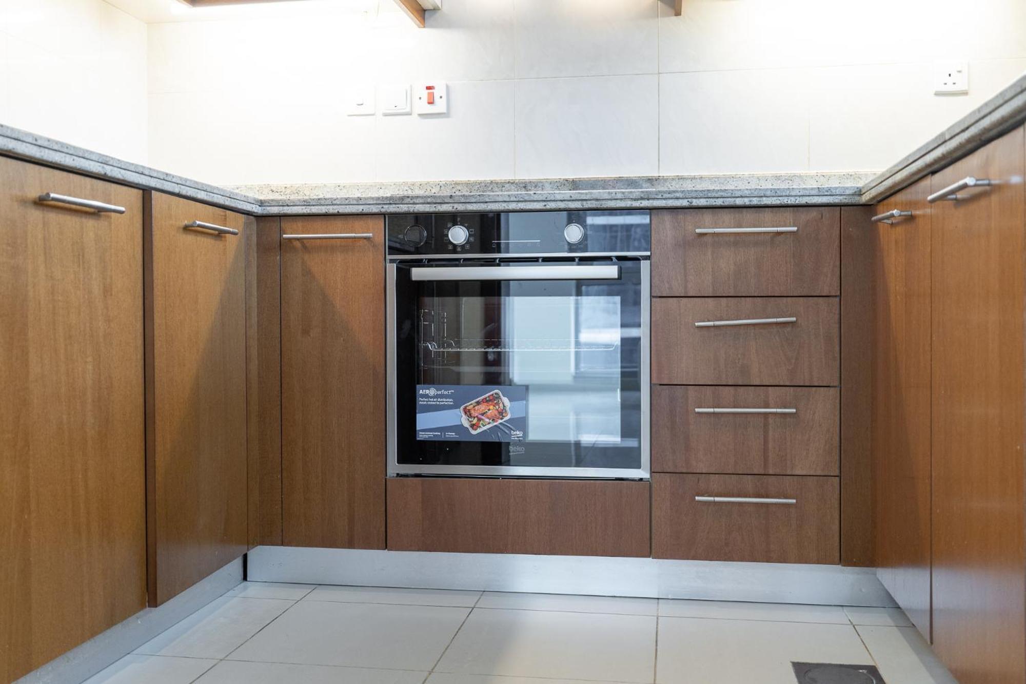 A Grand 1 Bedroom In Downtown That Sleeps 6 *