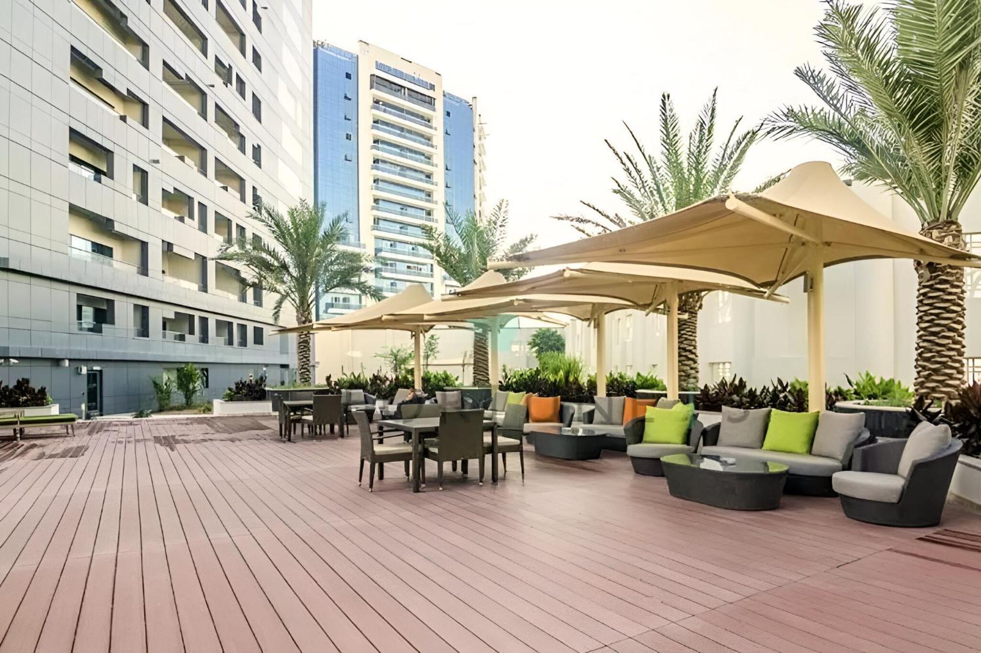 Vacay Lettings - Damac Capital Bay Tower Apartment
