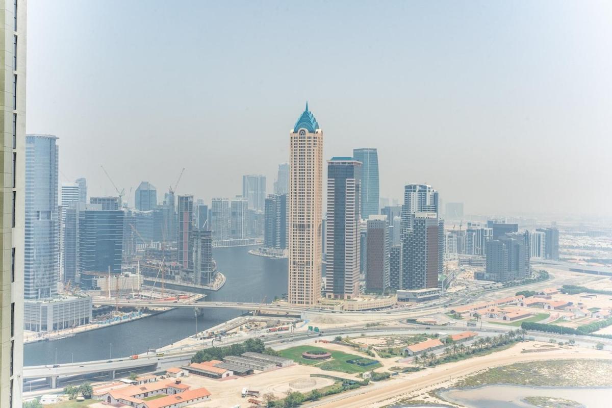 Glamorous 2-bedroom With Skyline Views In Business Bay