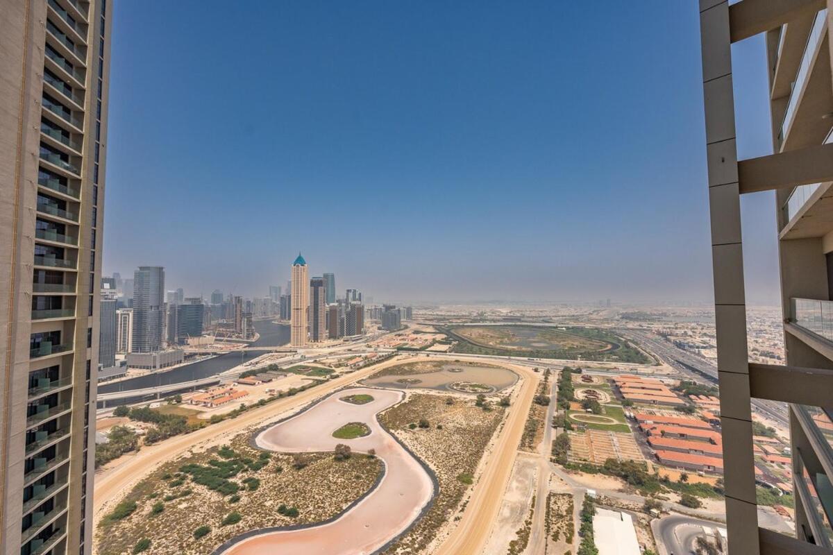 Glamorous 2-bedroom With Skyline Views In Business Bay