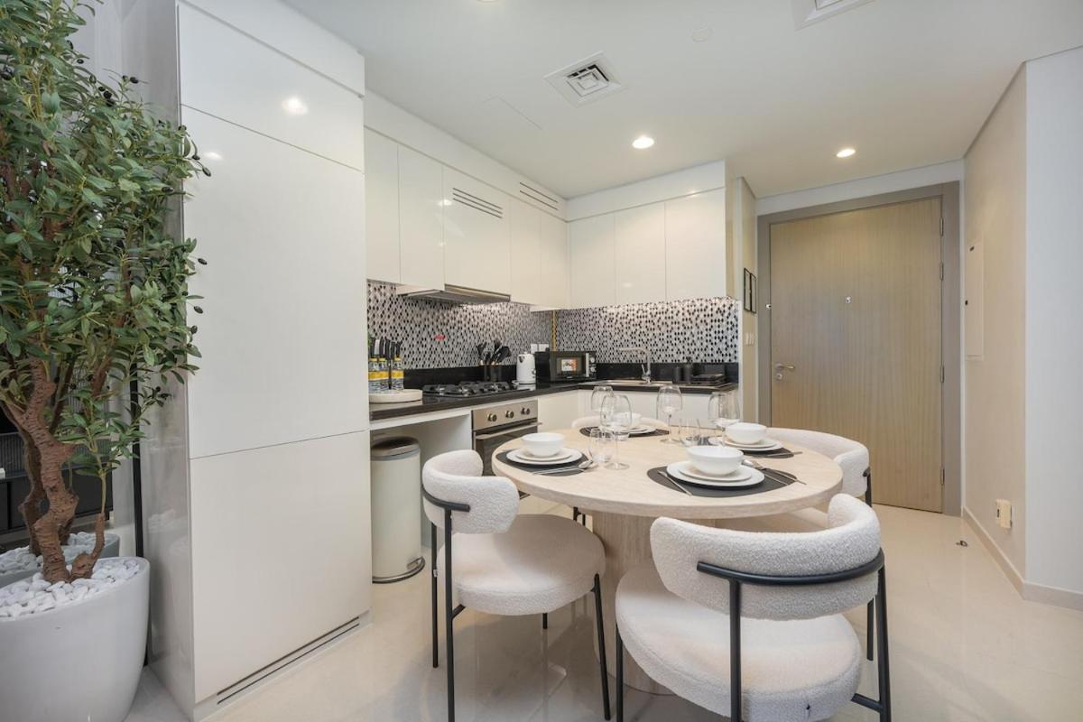 Glamorous 2-bedroom With Skyline Views In Business Bay *