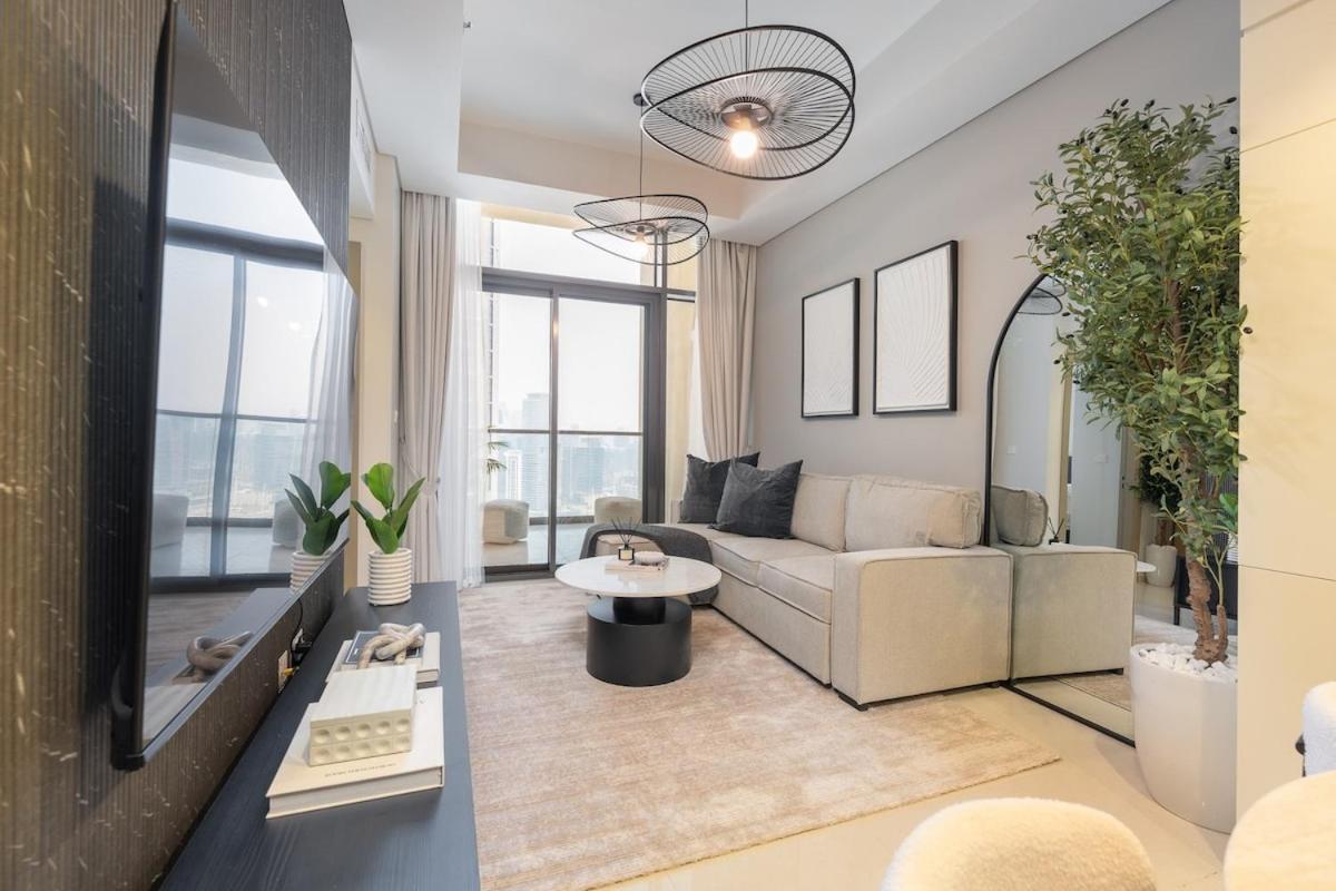 Glamorous 2-bedroom With Skyline Views In Business Bay Dubai