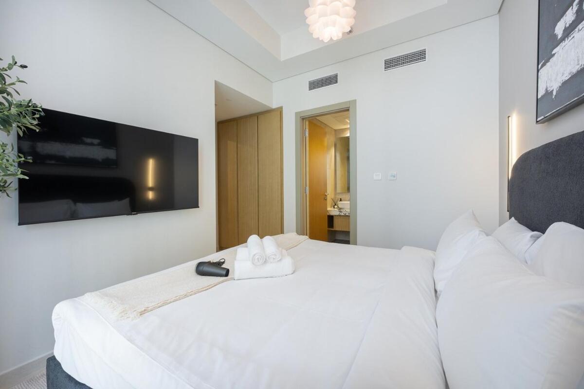 Apartment Glamorous 2-bedroom With Skyline Views In Business Bay *