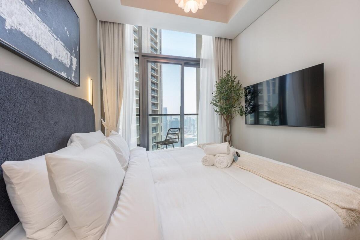 Glamorous 2-bedroom With Skyline Views In Business Bay *