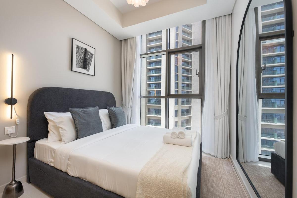 Glamorous 2-bedroom With Skyline Views In Business Bay Dubai