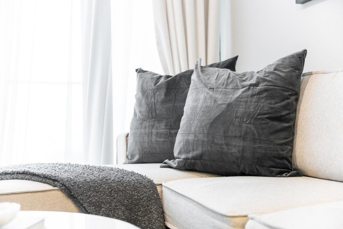 Glamorous 2-bedroom With Skyline Views In Business Bay Apartment