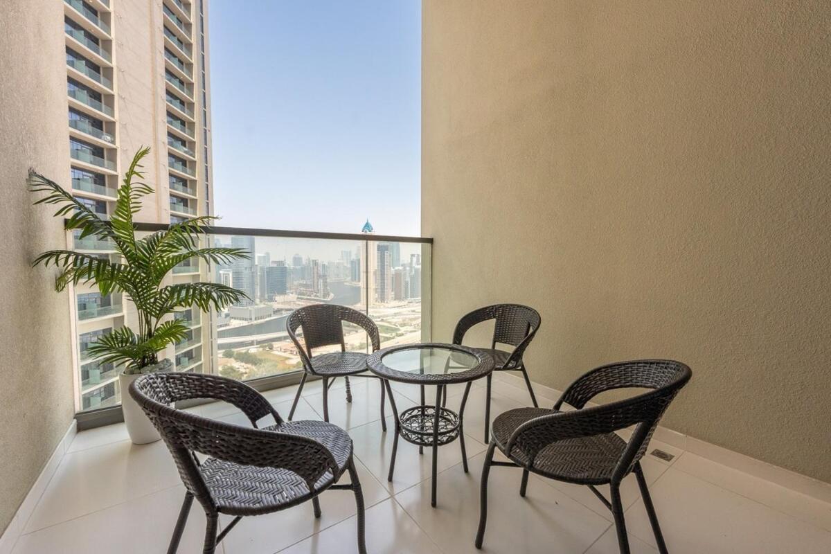 Glamorous 2-bedroom With Skyline Views In Business Bay Apartment *