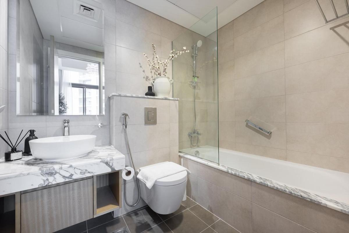 Apartment Glamorous 2-bedroom With Skyline Views In Business Bay *