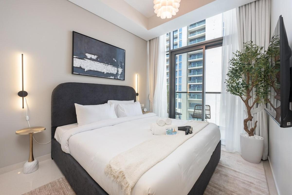 Glamorous 2-bedroom With Skyline Views In Business Bay Dubai